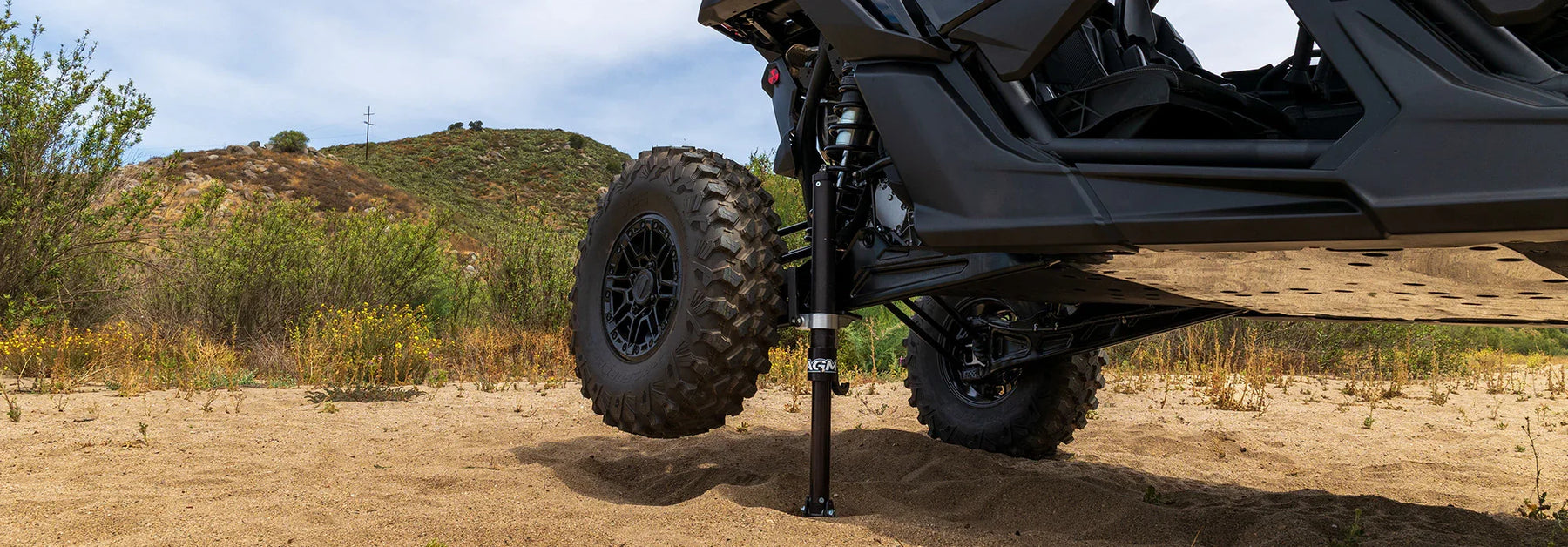 Can Am X3 being lifted with AGM Manual Jack PRO in sand wash